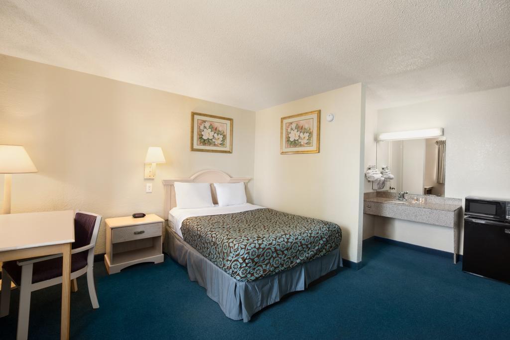Days Inn Pensacola North Ferry Pass Zewnętrze zdjęcie