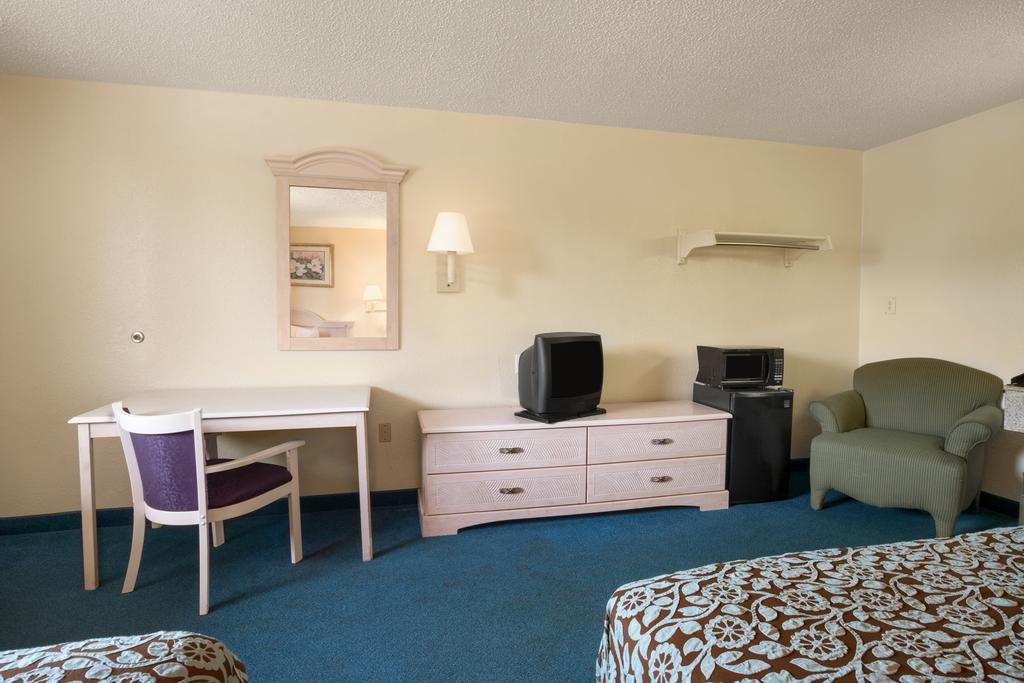Days Inn Pensacola North Ferry Pass Zewnętrze zdjęcie